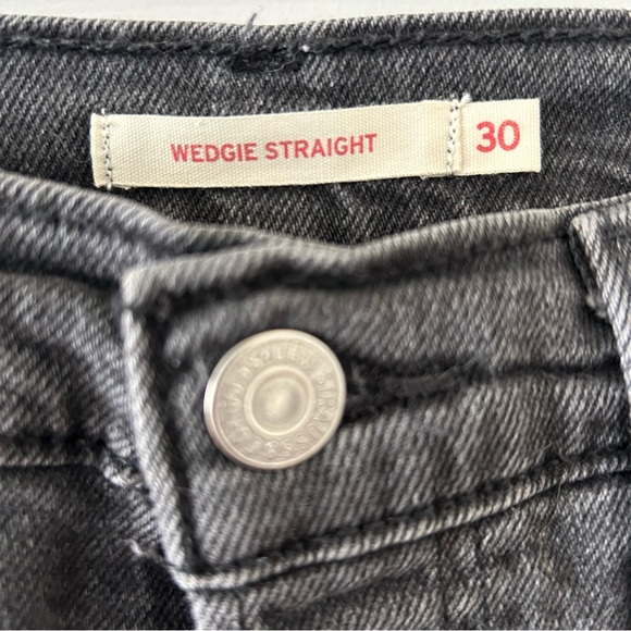Levi’s Wedgie Straight Jeans - Picture 2 of 6